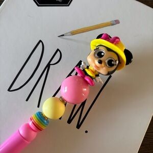 Disney Doorables: Mickey Mouse: Minnie Mouse handmade beaded pen